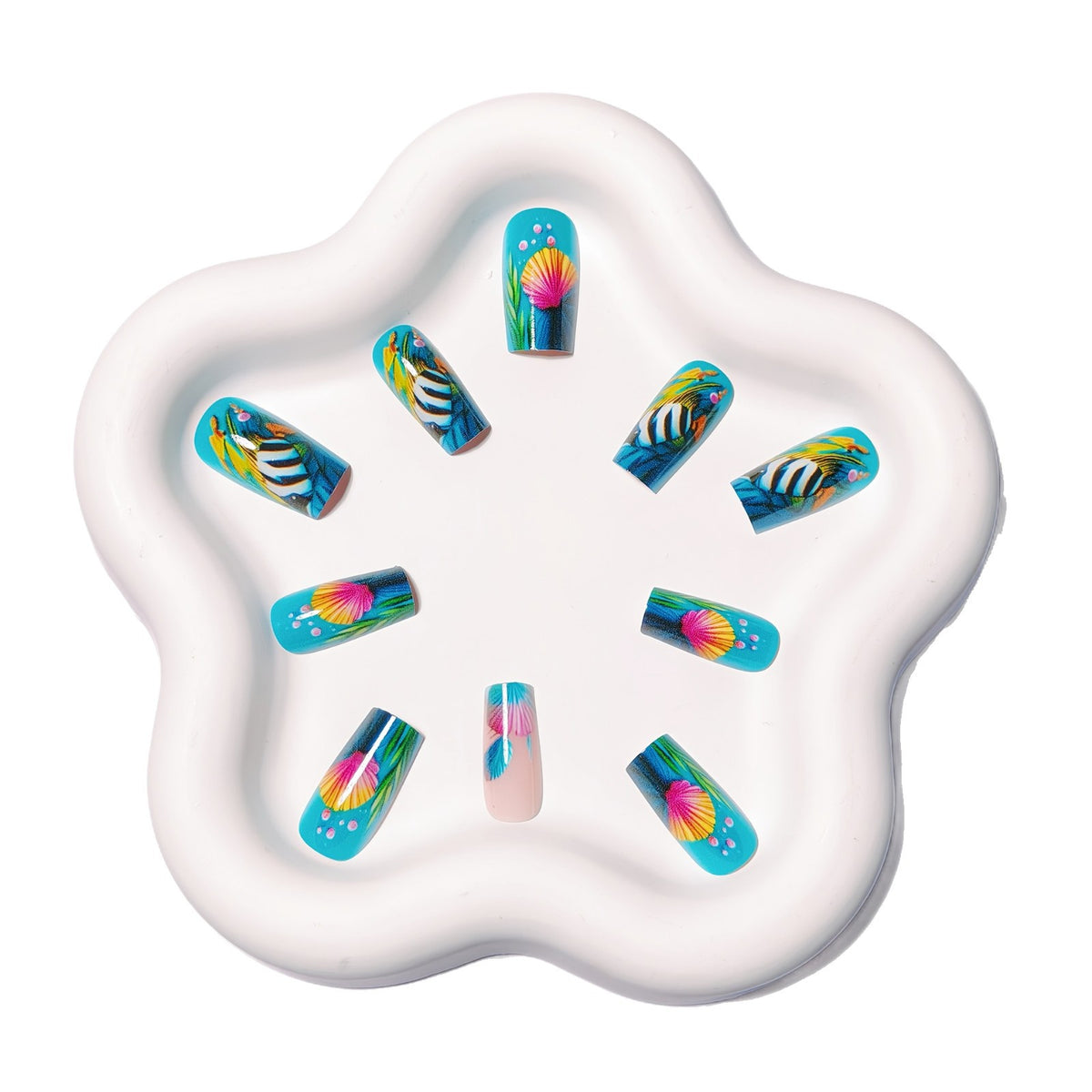 Underwater-Themed Extravagant Nail Art Acalora