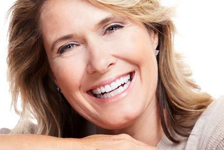 Kalsten | Smile Lens – Adjustable White Denture for Direct Smile Correction