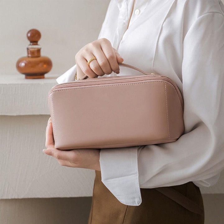 Portable leather travel cosmetic bag | Kalsten