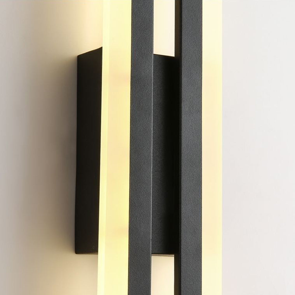 Acrylic Metal LED Wall Lamp Kalsten