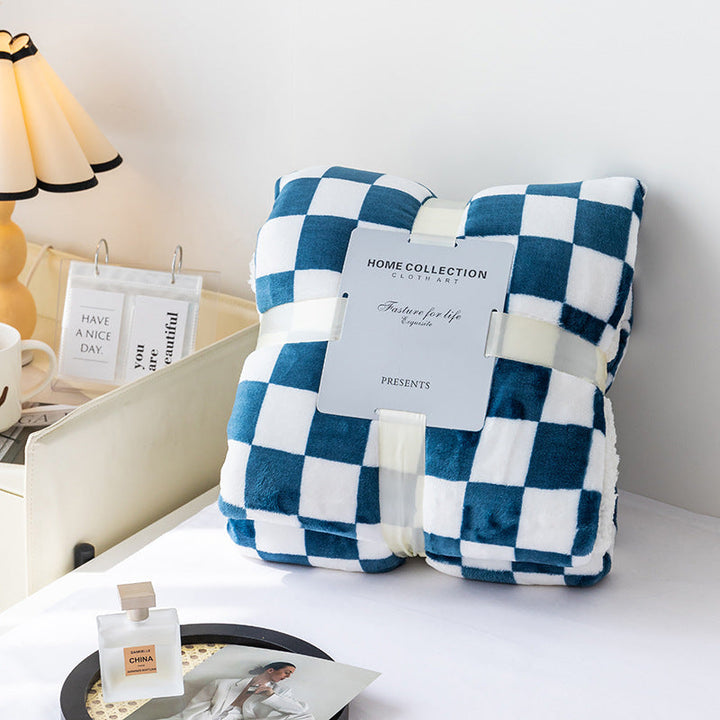 Kalsten | Stylish blanket in checkered pattern for your home