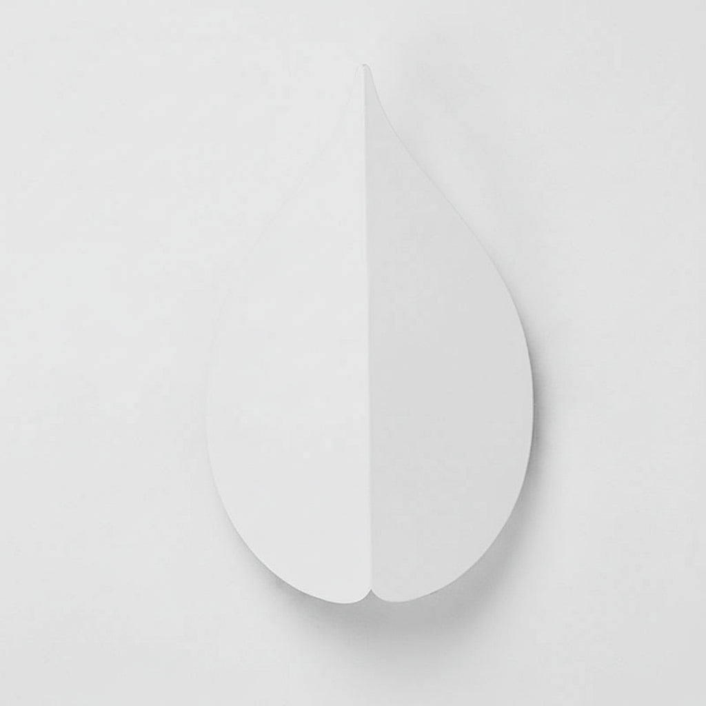 LED Wall Sconce – Leaf Shaped Geometric Iron Acrylic Black White (Integrated LED & 15x25cm) | Kalsten