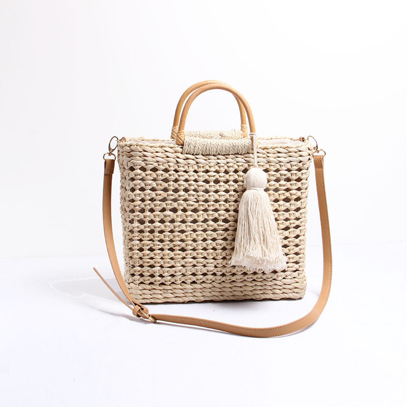 Handcrafted straw shoulder bag with decorative tassel pendant Kalsten