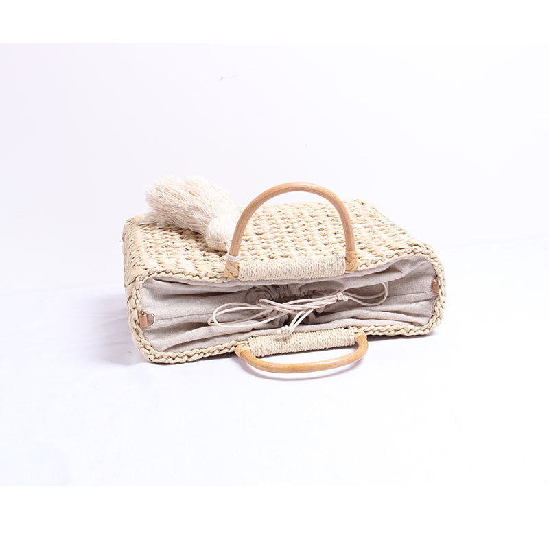Handcrafted straw shoulder bag with decorative tassel pendant Kalsten