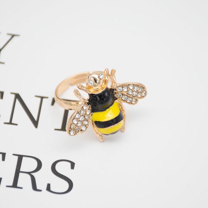 Decorative Bee-Inspired Statet Ring Kalsten