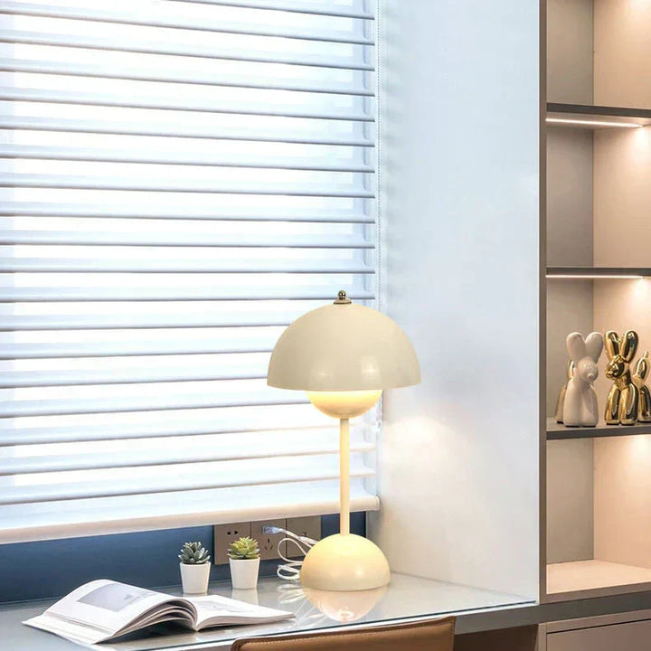 Bud LED table lamp – Metal, modern, 220V | Kalsten