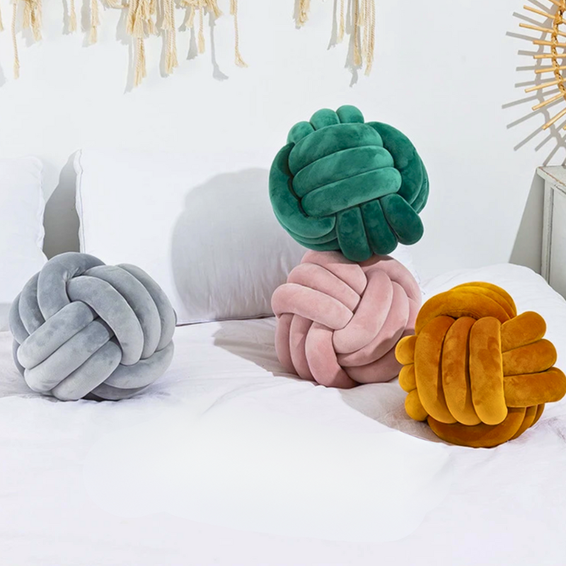 Kalsten | Scandinavian Knot Cushion made of Velvet