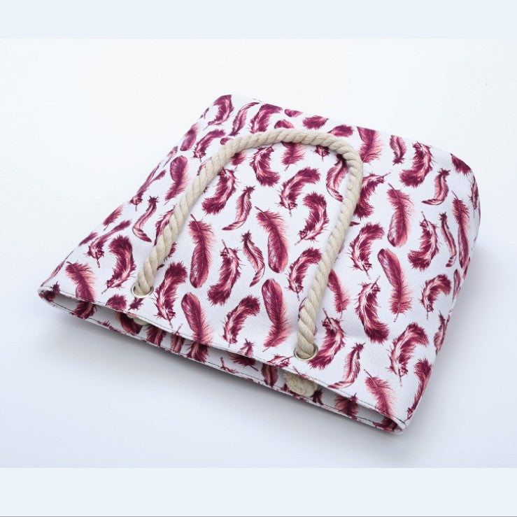 Beach bag with playful feather pattern Kalsten