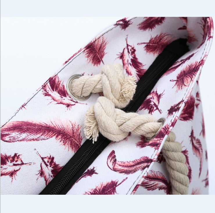 Beach bag with playful feather pattern Kalsten