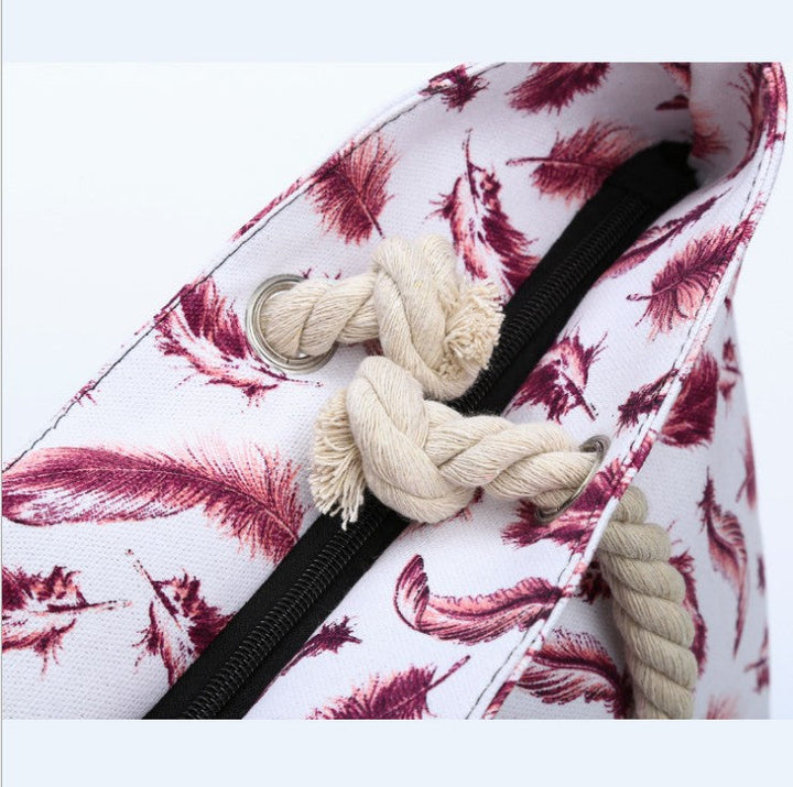 Beach bag with playful feather pattern Kalsten