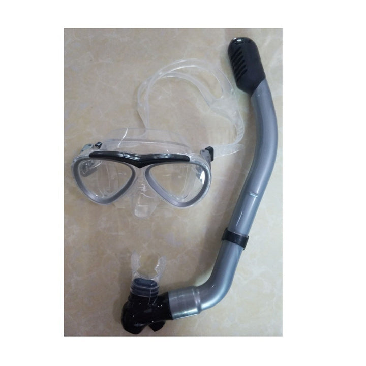 Diving mask with generous visibility and ergonomic design Kalsten