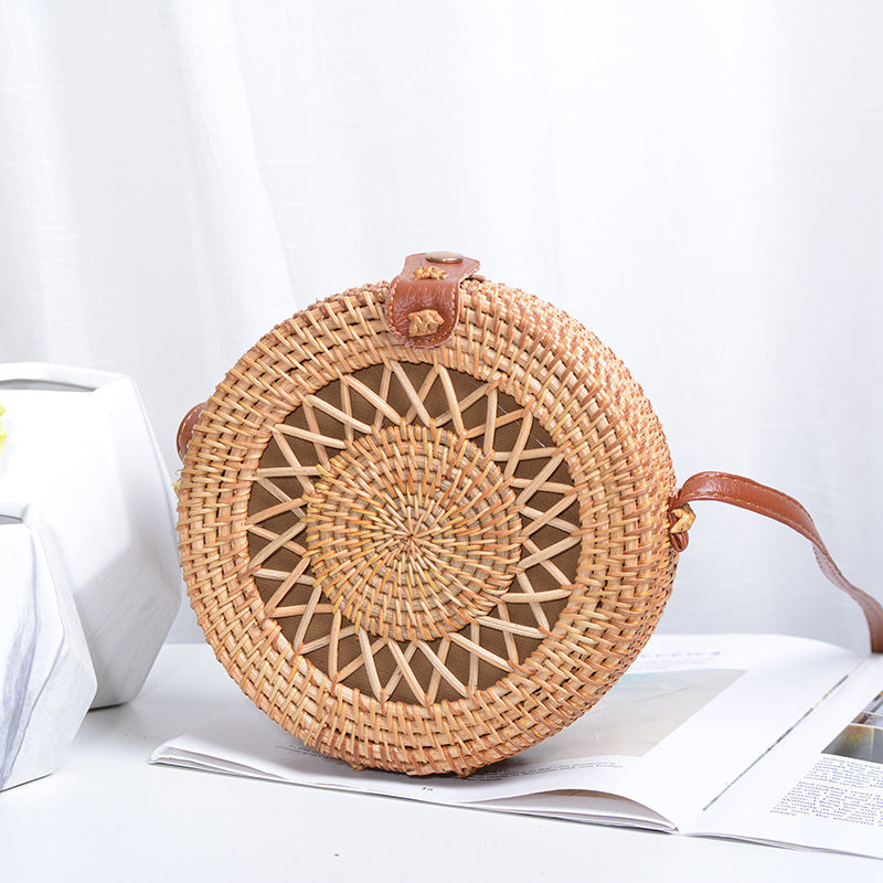 Elegant round handbag made of woven rattan Acalora