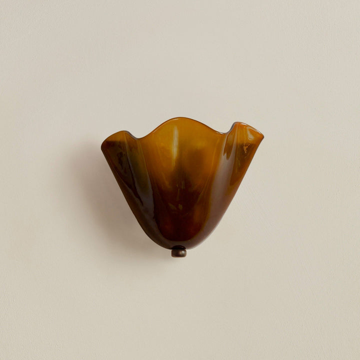 Kalsten | Retro Wall Lamp of Colored Glass in Skirt-Shaped Shell Pattern
