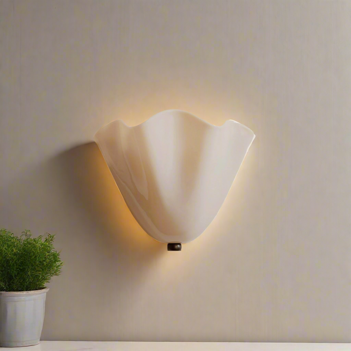 Kalsten | Retro Wall Lamp of Colored Glass in Skirt-Shaped Shell Pattern