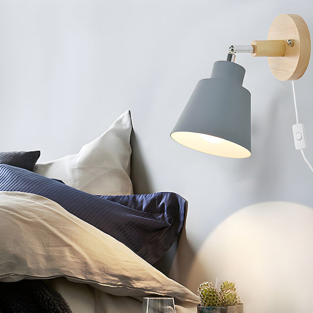 Wall Lamp with Wooden Accent Kalsten