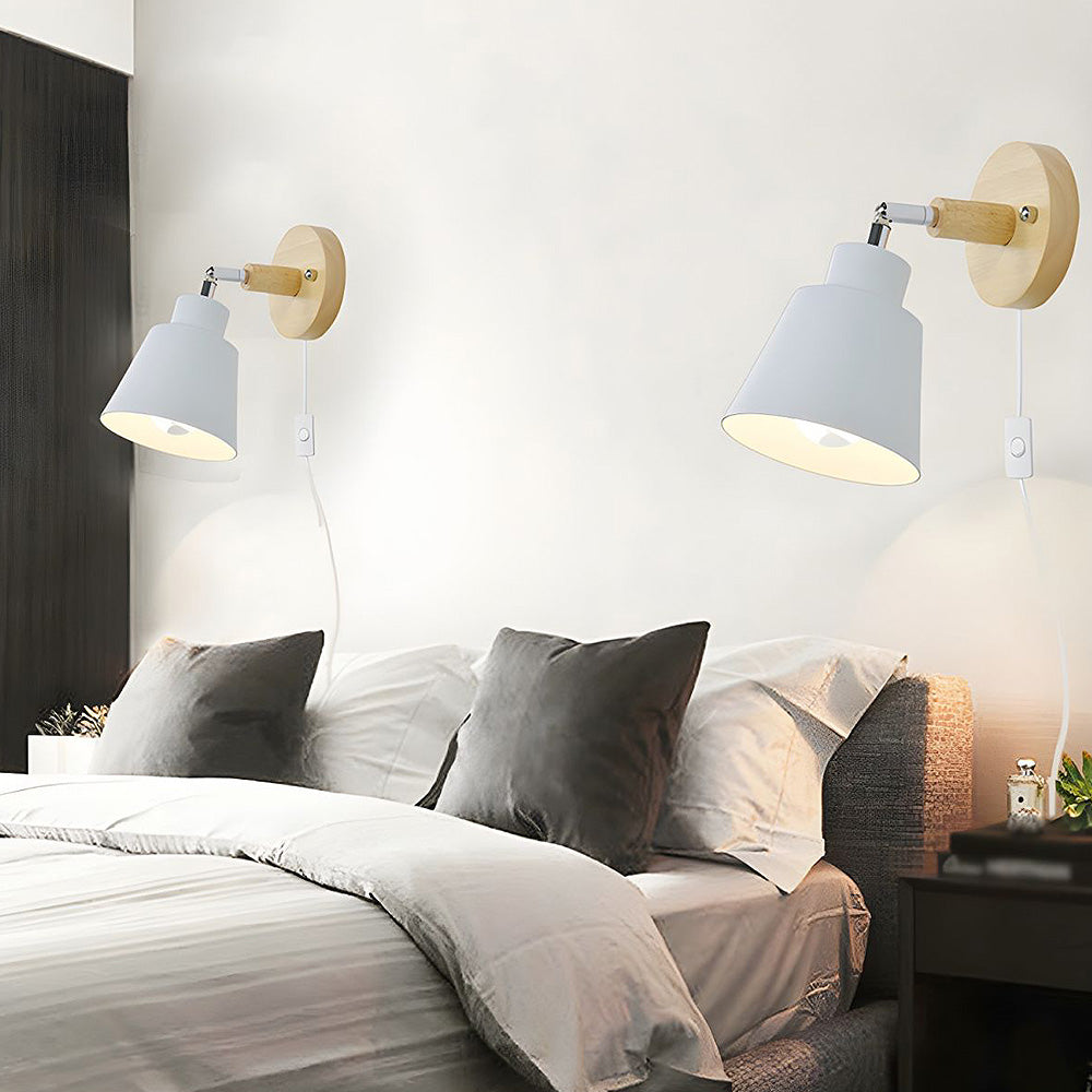 Wall Lamp with Wooden Accent Kalsten