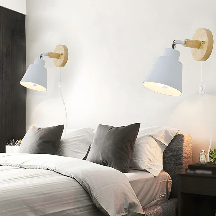 Wall Lamp with Wooden Accent Kalsten