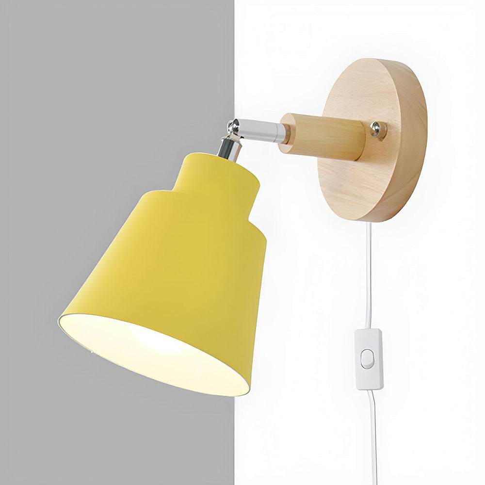 Wall Lamp with Wooden Accent Kalsten