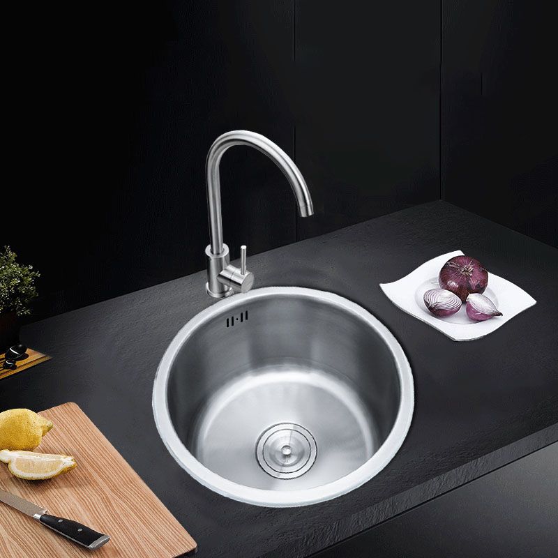 Stainless Steel Kitchen Sink with Strainer