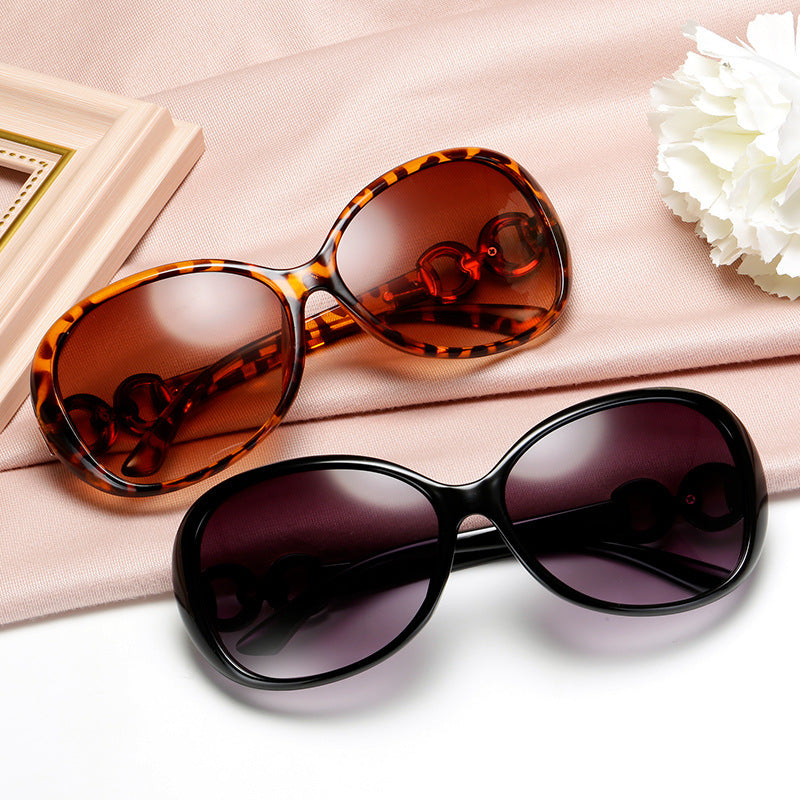 Women luxurious oversized sunglasses with elegant design Kalsten