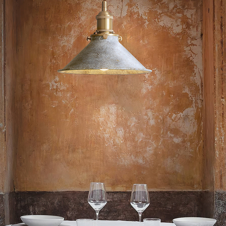 Retro Industrial Metal Fanale Pendant Light | Kalsten