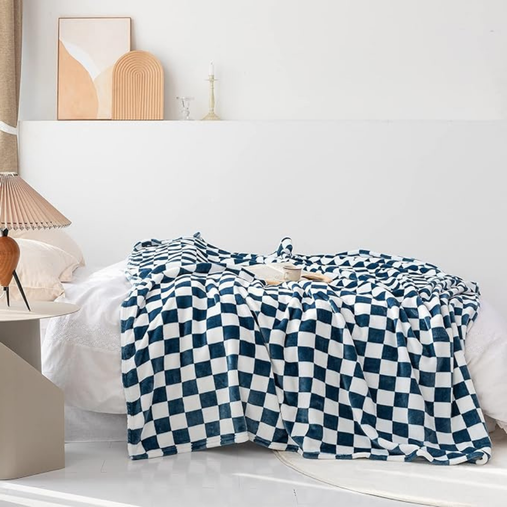 Kalsten | Stylish blanket in checkered pattern for your home
