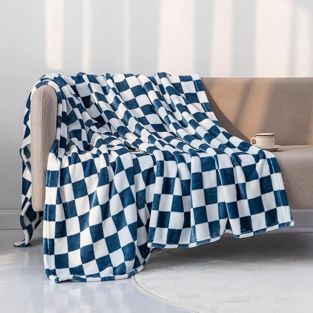 Kalsten | Stylish blanket in checkered pattern for your home