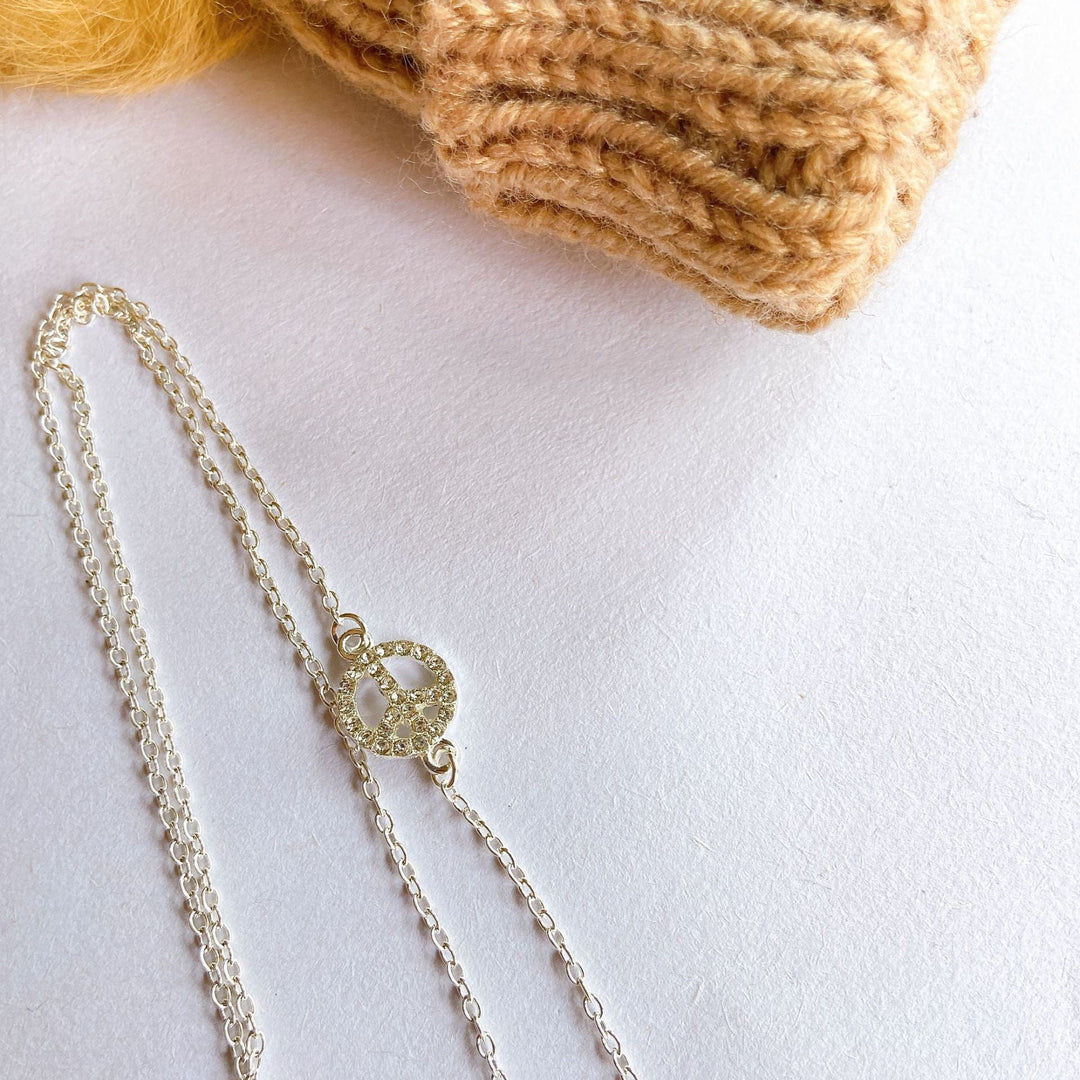 Elegant Necklace with Filigree Pendant Kalsten
