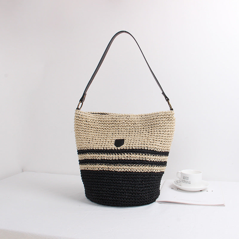 Braided shoulder bag with stylish accent Kalsten
