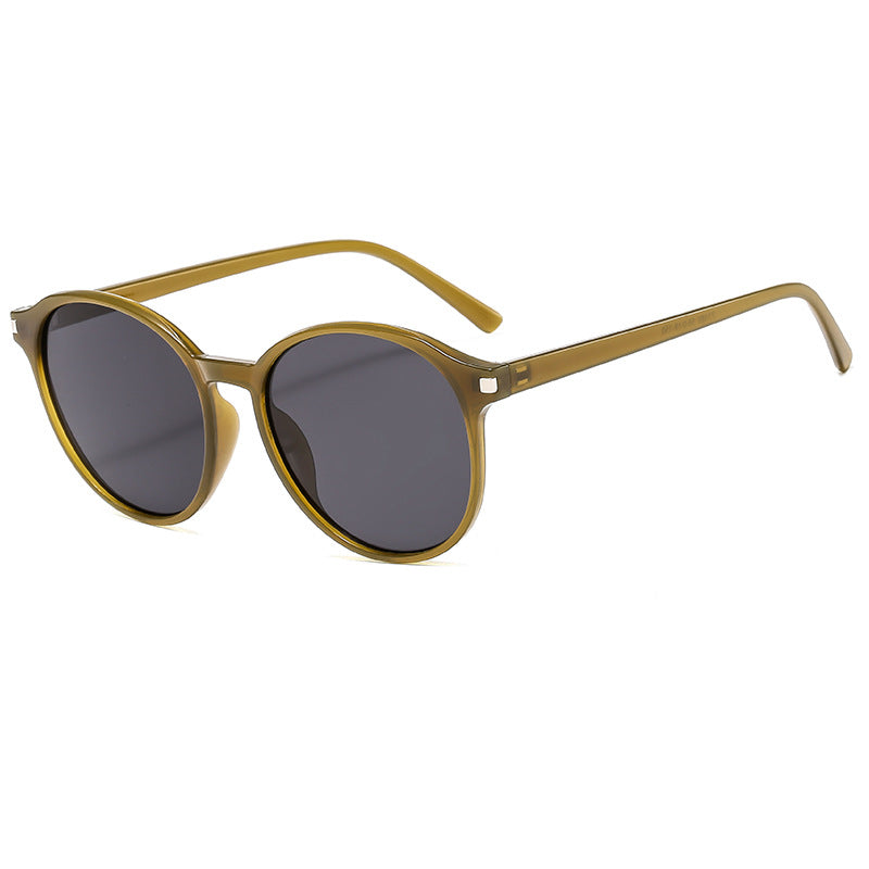 Women's retro-inspired sunglasses with curved frames and UV protection Kalsten