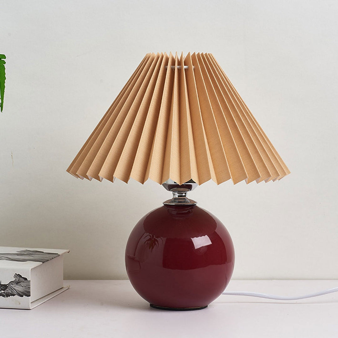 Nordic minimalist 1-light table lamp made of ceramic with pleats | Kalsten