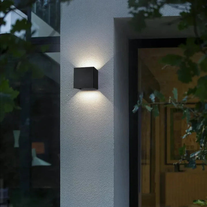 Modern Black Aluminum Wall Lamp Kalsten