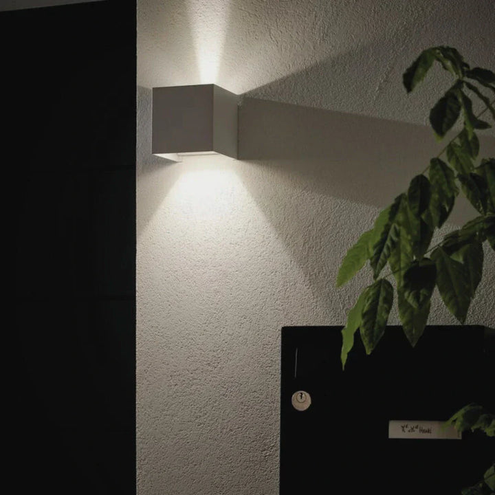 Modern Black Aluminum Wall Lamp Kalsten