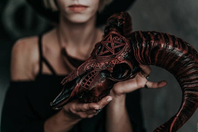 Kalsten | Carved Ram Skull