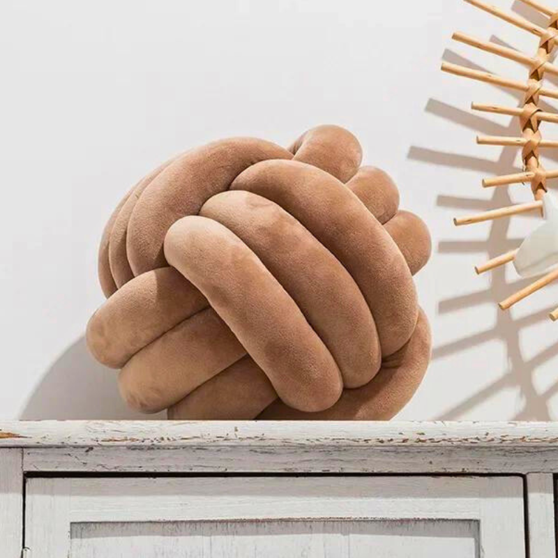 Kalsten | Scandinavian Knot Cushion made of Velvet