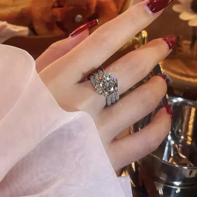 Kalsten | Magnetic Moissanite Lymphatic Drainage Ring