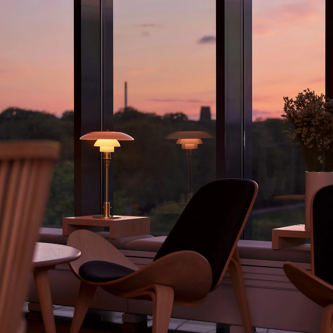 Lumière Serein - Elegant Metal Table Lamp Kalsten