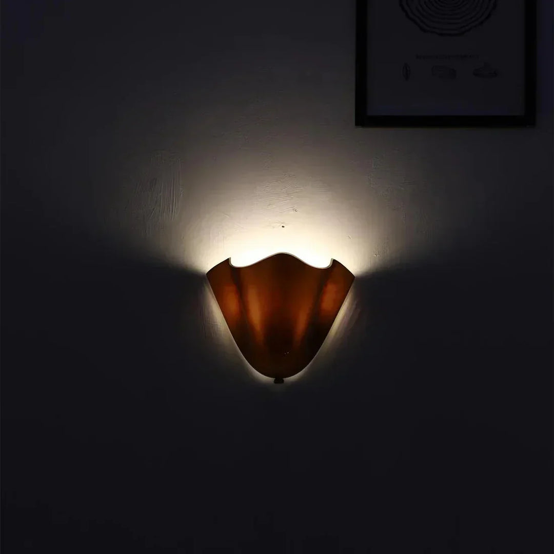 Kalsten | Retro Wall Lamp of Colored Glass in Skirt-Shaped Shell Pattern