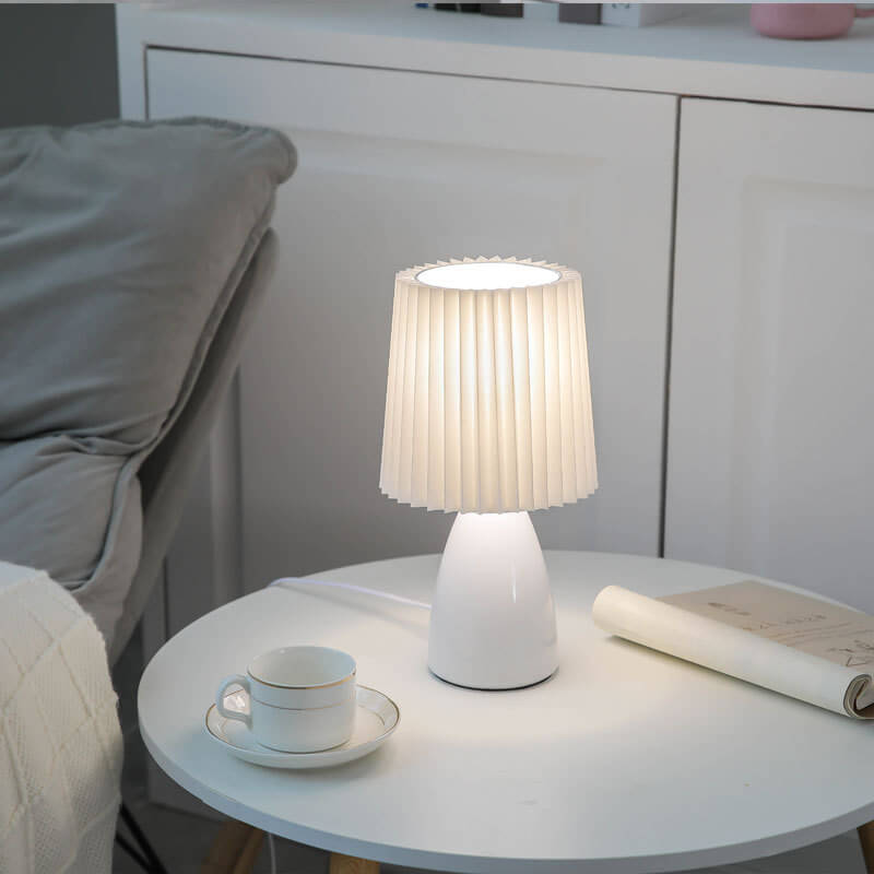 Scandinavian Retro Table Lamp with Pleated Shade and Glass Base | Kalsten