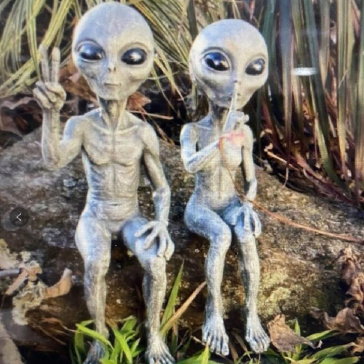 Alien Garden Statue | Kalsten