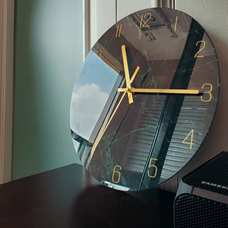 Elegant Wall Clock made of Glass Kalsten