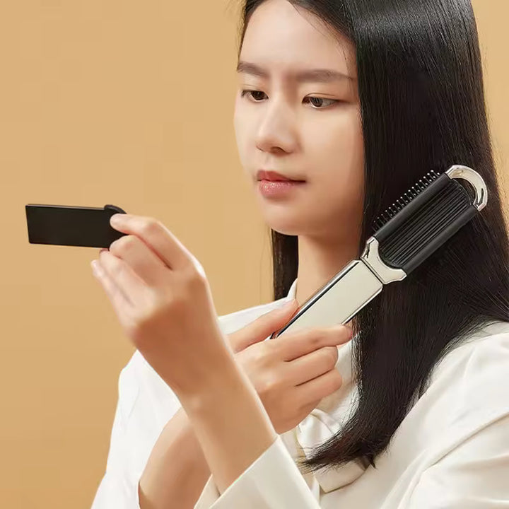 Compact hairbrush with integrated mirror | Kalsten