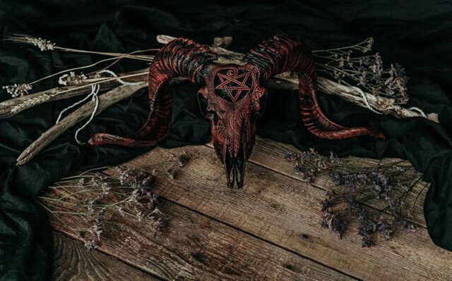 Kalsten | Carved Ram Skull