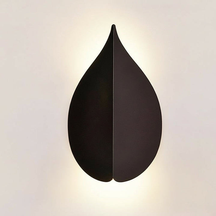 LED Wall Sconce – Leaf Shaped Geometric Iron Acrylic Black White (Integrated LED & 15x25cm) | Kalsten