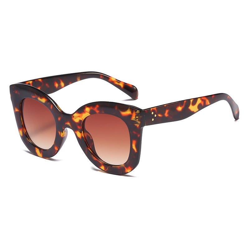 Ladies Elegant oversized sunglasses with an extravagant frame Kalsten