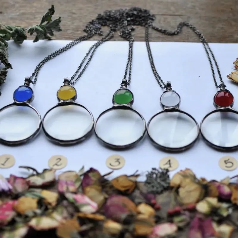 Kalsten | Necklace with magnifying pendant