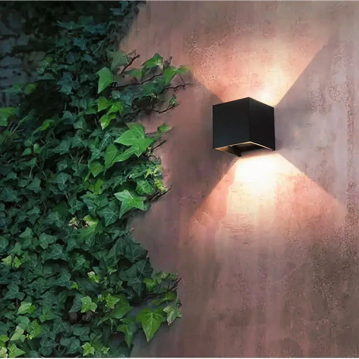 Kalsten | Modern Black Aluminium Wall Light