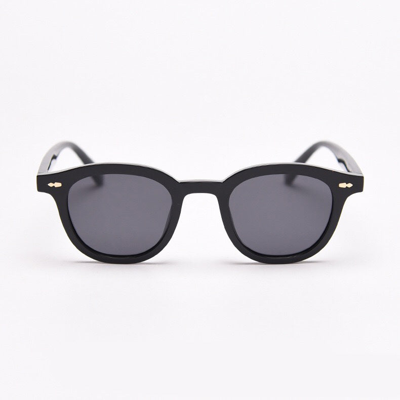 Fashionable sunglasses with round lenses and stylish frame Kalsten
