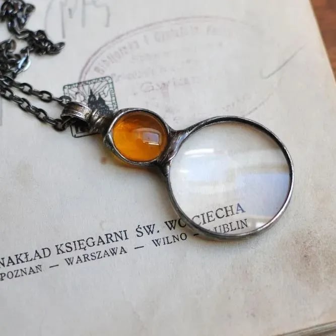 Kalsten | Necklace with magnifying pendant