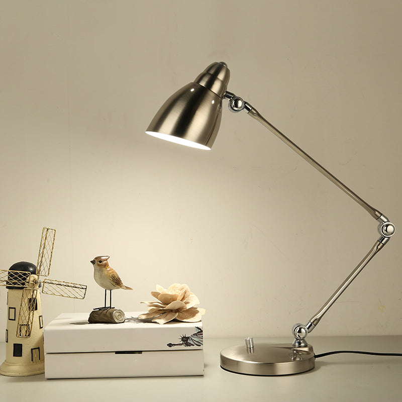 Industrial table lamp made of metal with adjustable arm and clock-shaped shade | Kalsten